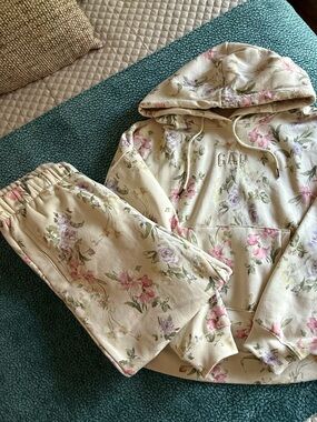 GAP x Loveshackfancy 
Cream Floral Hoodie & Joggers Set